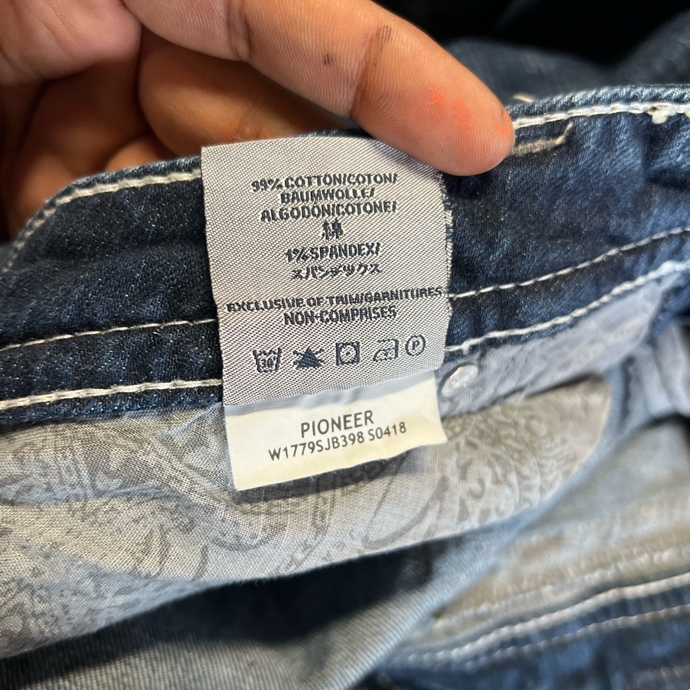 Women's Distressed Blue Jeans - Picture 4 of 4